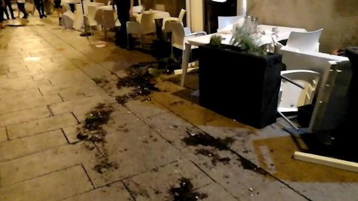 Il raid vandalico contro uno dei ristoranti (foto ANSA)