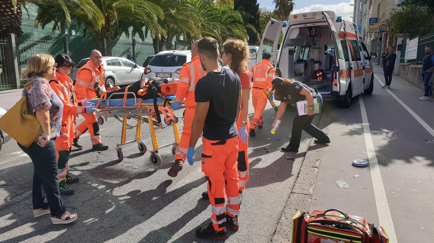 Anziana investita da uno scooter 