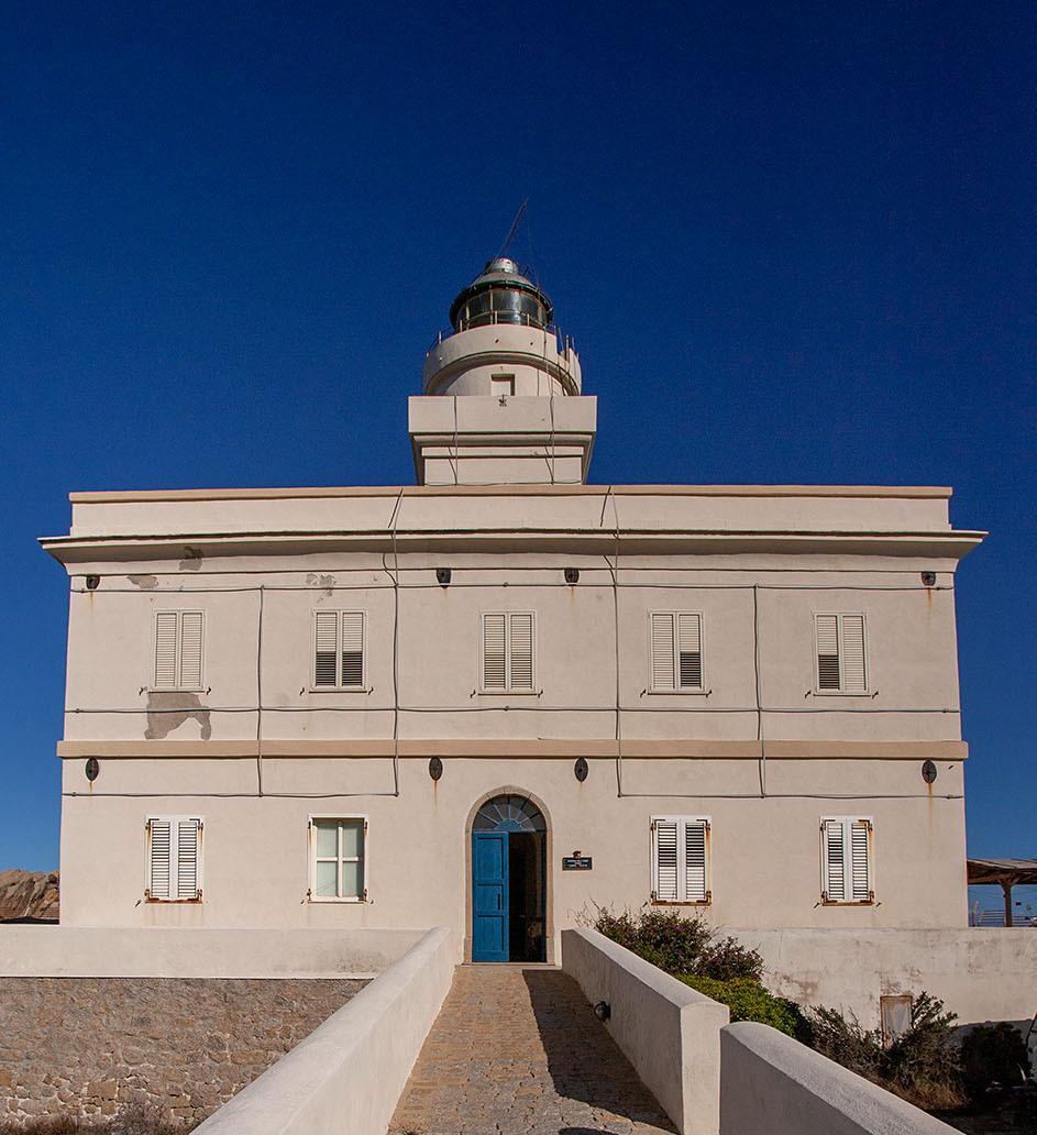 Mostra sul faro di Capo Testa e oggi al via le visite del Fai 