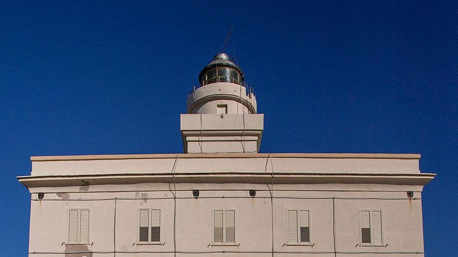 Mostra sul faro di Capo Testa e oggi al via le visite del Fai
