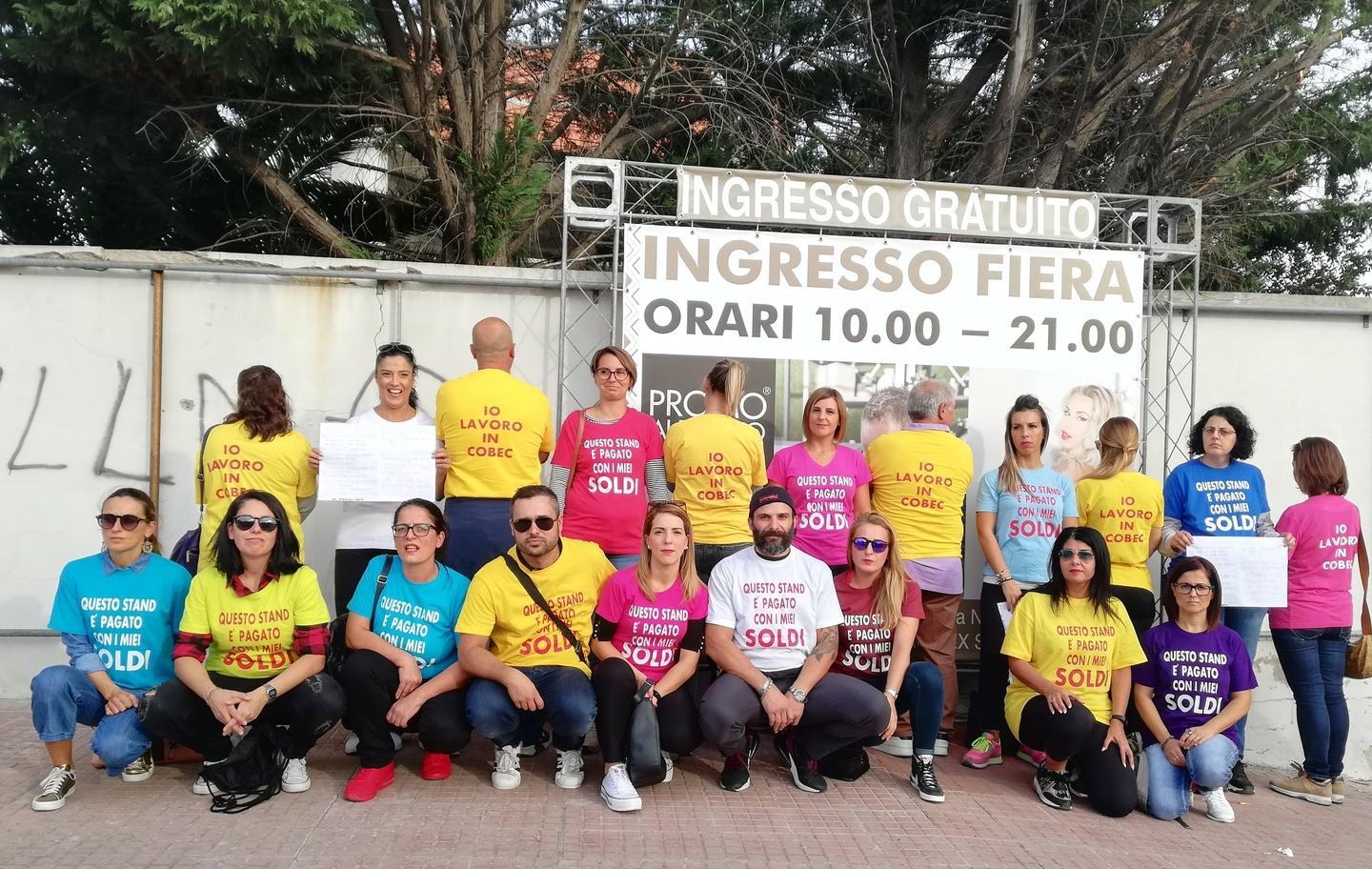 Dipendenti Cobec, protesta colorata 