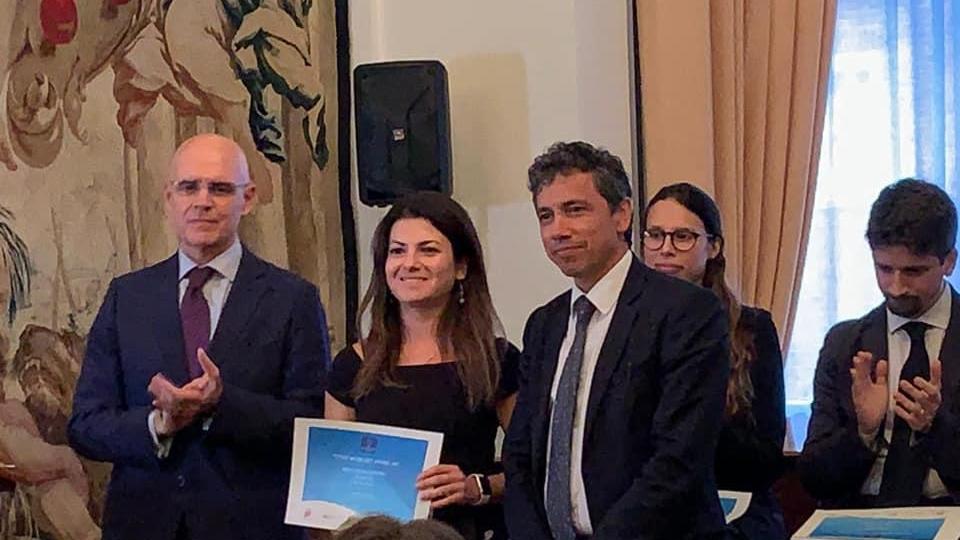 Claudia Contini premiata dall'ambasciatore sardo a Londra