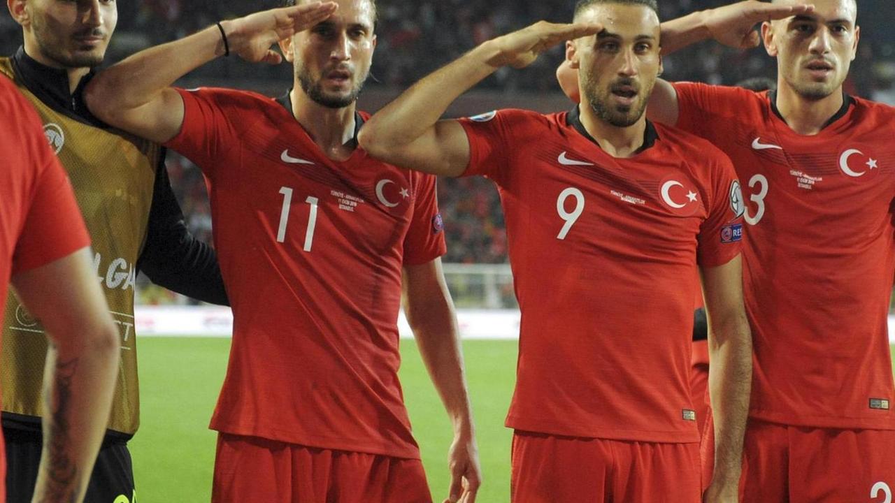 Nel calcio si scatena il boicottaggio anti Turchia 