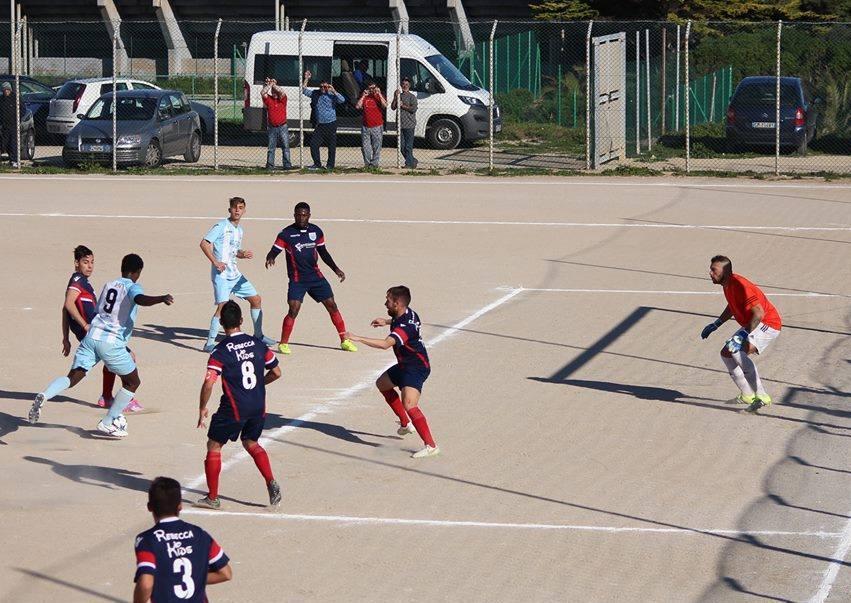 Via ai lavori nel campo di Stintino 