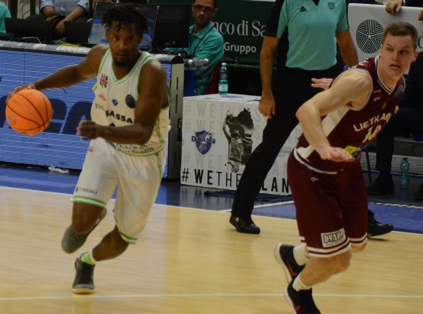 La Dinamo parte bene e vince al fotofinish 