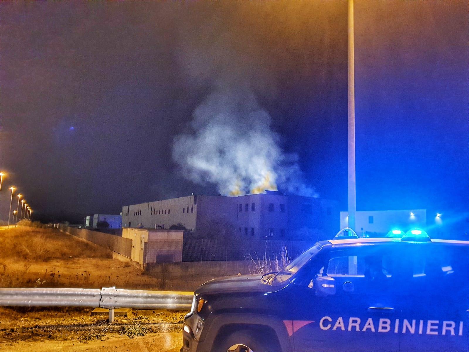 L'incendio nell'area industriale di Bolotana