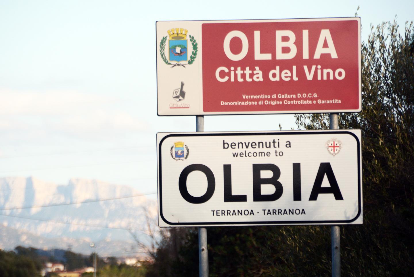 Olbia città del vino, scontro sui social 