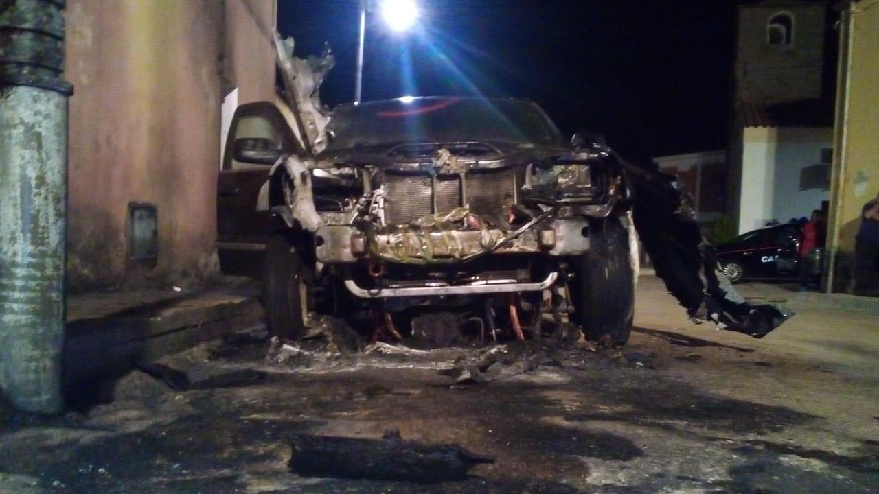 Attentato incendiario a Olbia, distrutto un fuoristrada