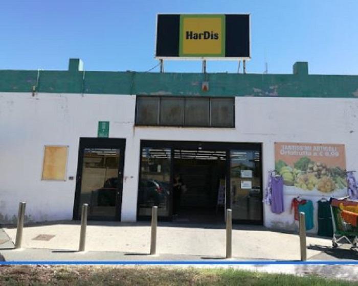 Spaccata in un discount di Selargius, rubate 10 cassette di gamberoni