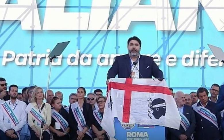 Solinas sul palco alla manifestazione del centrodestra a Roma