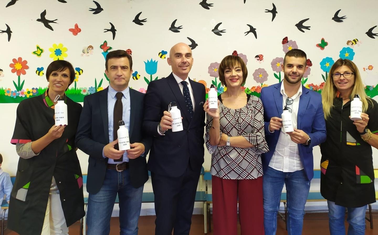 Borracce agli studenti per dire addio alla plastica 