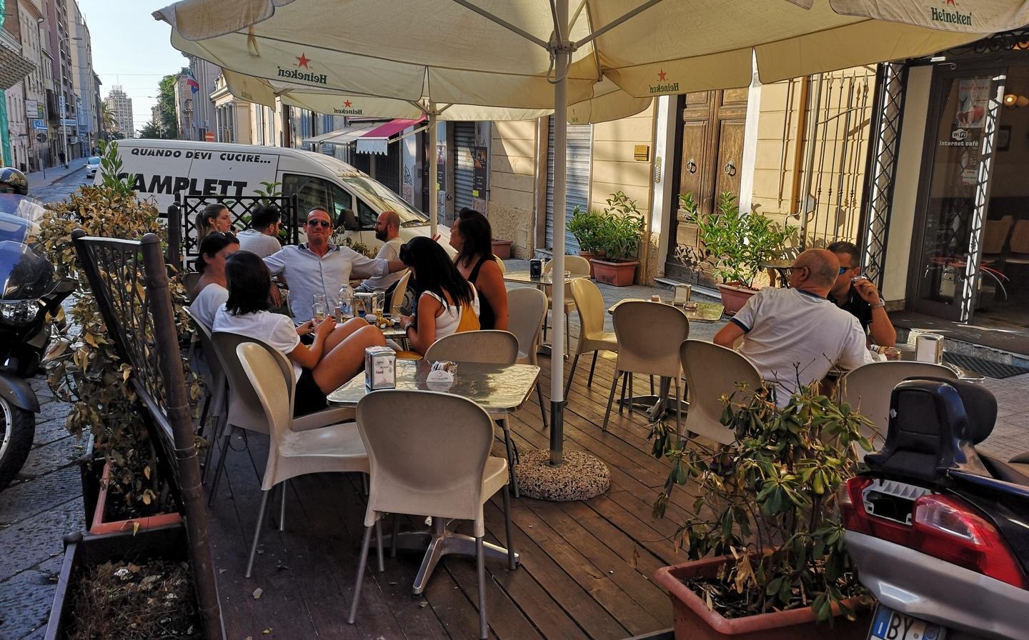 Sassari, giro di vite del Comune su tavolini e dehors 