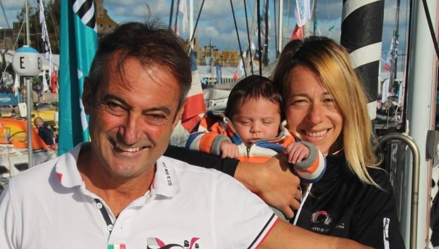 Andrea Mura con la moglie e il figlio