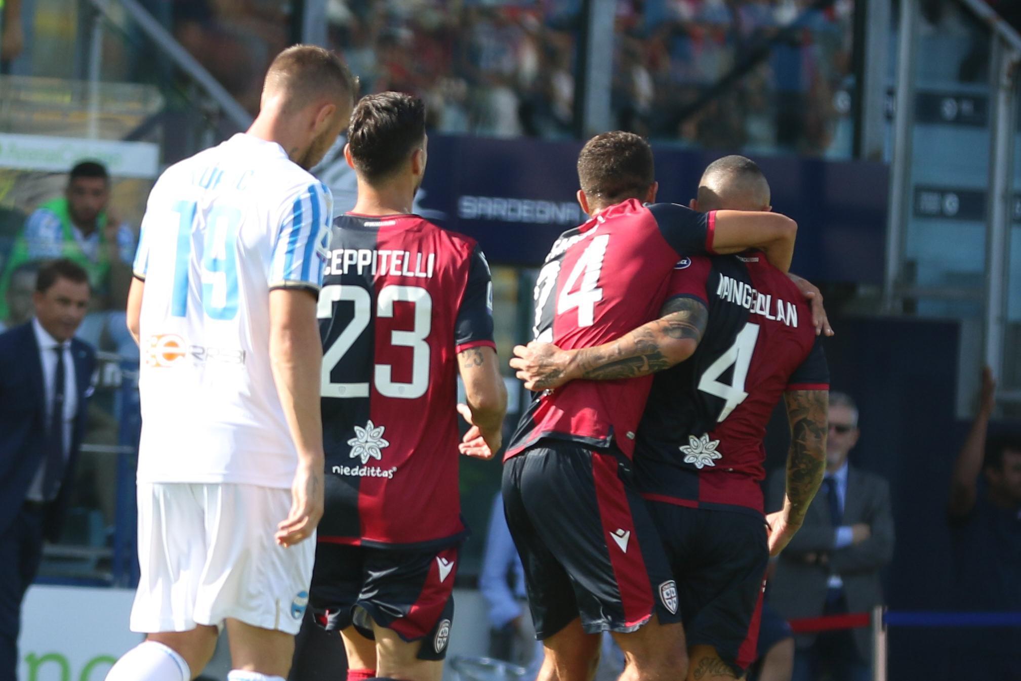 La festa rossoblù dopo l'1-0