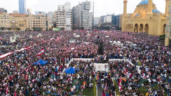 Libano: ancora migliaia in piazza