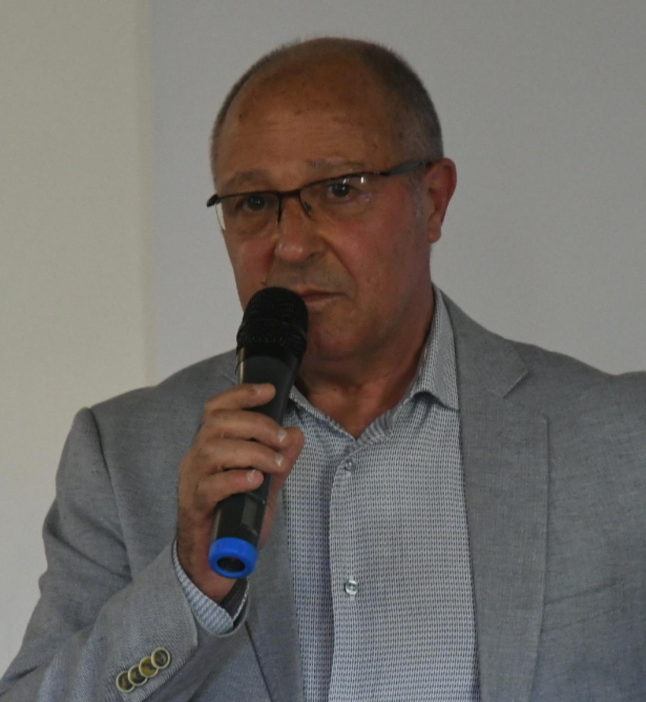 Tutti al fianco del sindaco dopo l’ultima minaccia 