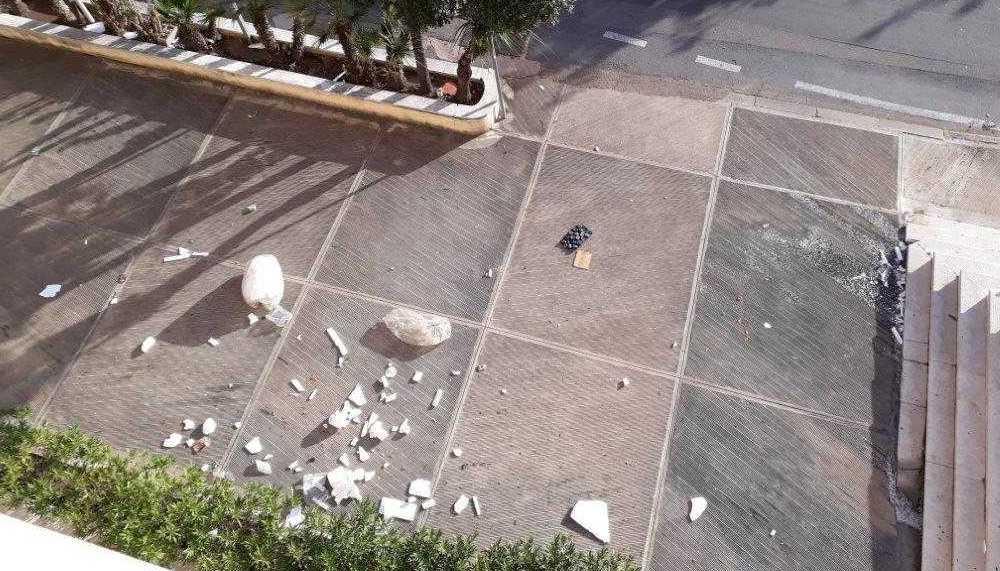 Rifiuti sparsi in via Veronese, scatta la protesta 
