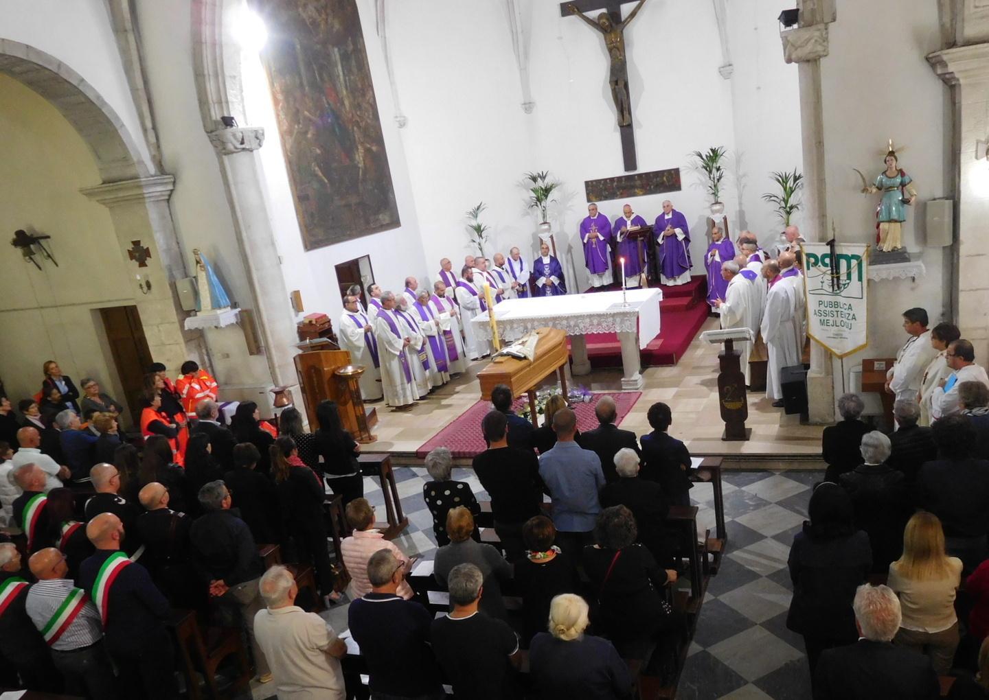 L’addio di tutto il Meilogu a don Spina 