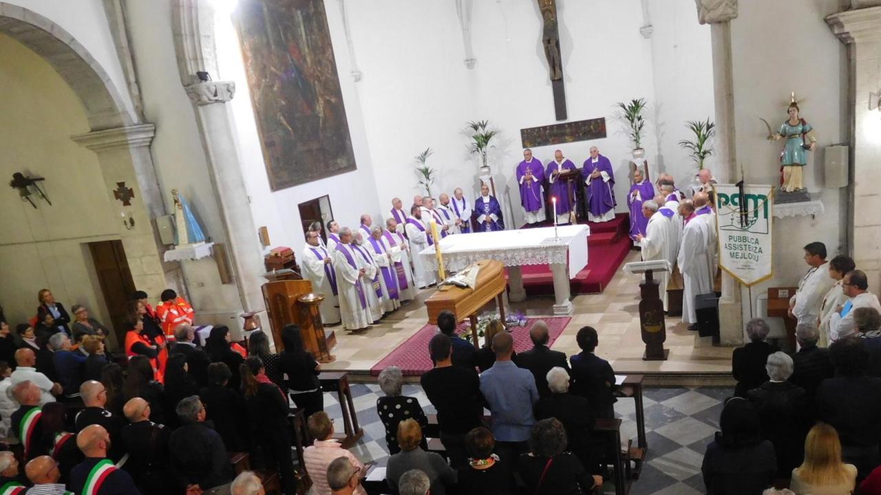 L’addio di tutto il Meilogu a don Spina