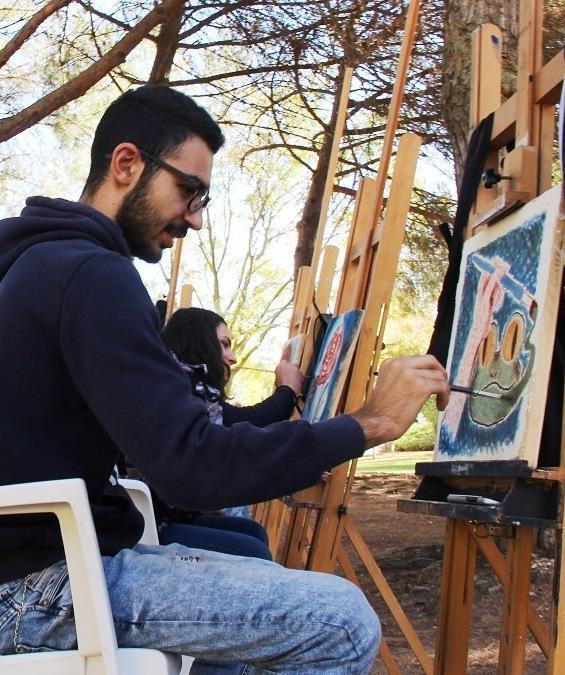 Arte e colori tra gli alberi ispirandosi a Michelangelo 