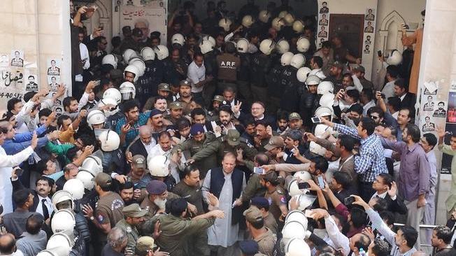 Pakistan, Sharif ricoverato in ospedale