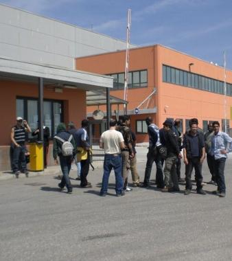 Le immagini dello sciopero di ieri mattina al magazzino Conad organizzato dalla Filt-Cgil  