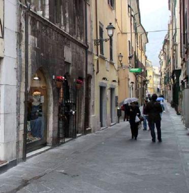 Negozi chiusi in citt&agrave;       