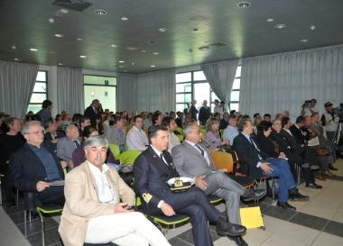 <b>PREMIO ALVEARE.</b> La presentazione del bando 2010 per le aziende e in basso il presidente Francesco Sodini 