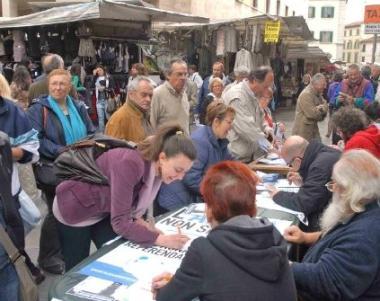 Raccolta di firme per una richiesta di referendum    