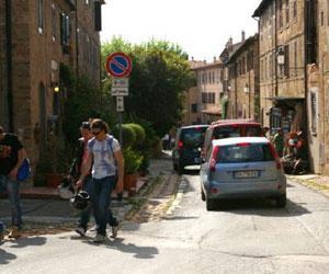 Di notte sparisce la segnaletica stradale: bravata o protesta?