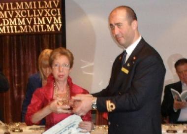 UN PREMIO ALLA POETESSA