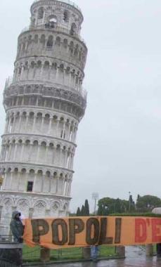 Rifondazione mette sotto la Torre uno striscione solidale con la Grecia