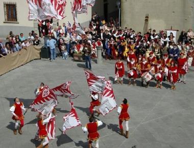 <b>SBANDIERATORI </b>show a Castiglione 