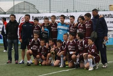 I giovani calciatori del Salivoli che hanno preso parte al torneo 