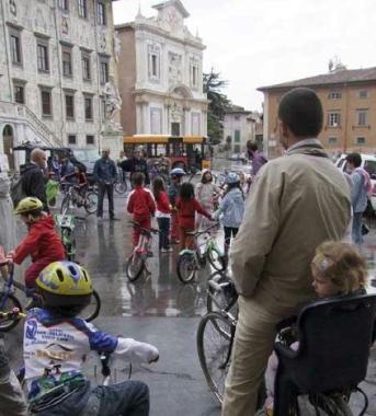 Torna in città Bimbinbici: ritrovo in piazza Garibaldi
