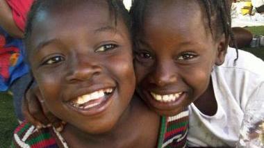 Bambini tra le strade di Haiti