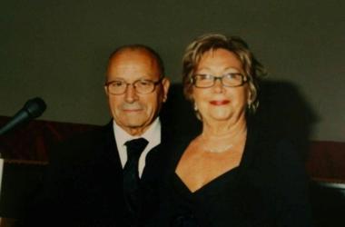 A sinistra Luigi Capodarca e Delfina Corsagni. Sopra lalbergo Campagnola e sotto un gruppo di contradaioli arancioverdi 