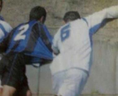 <b>SCONTRO DI GIOCO.</b> In mezzo al campo (foto darchivio) 