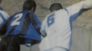 <b>SCONTRO DI GIOCO.</b> In mezzo al campo (foto d’archivio)