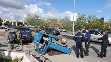 Tre immagini del tragico incidente in viale Unità d’Italia dove ieri pomeriggio hanno perso la vita due anziani coniugi: Leo Venturi e Rosella Boldrini