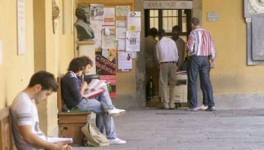 Studenti allinterno del cortile della Sapienza   