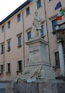 La statua di Mazzini 