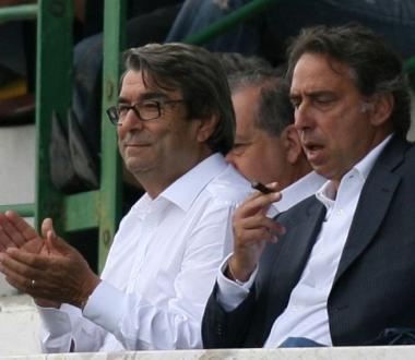 <b>IN ATTESA.</b> Aldo Spinelli e Alessandro Cosimi in tribuna  