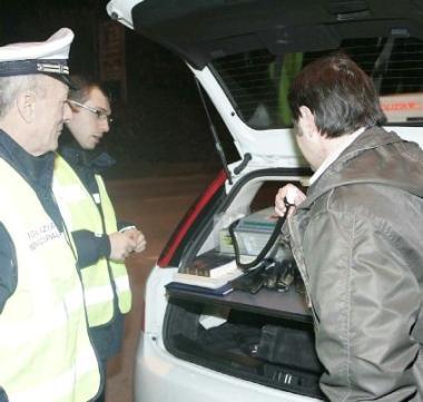 Ubriaca fradicia tampona un'auto in pieno centro