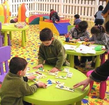 Dal prossimo anno il secondo figlio pagher&agrave; la met&agrave;    