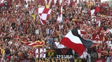 <b>CURVA.</b> La Nord colorata a festa nel giorno della promozione in serie A contro il Brescia