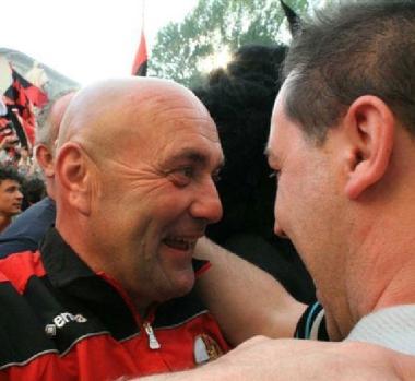 Favarin abbracciato dai tifosi (Vip) 
