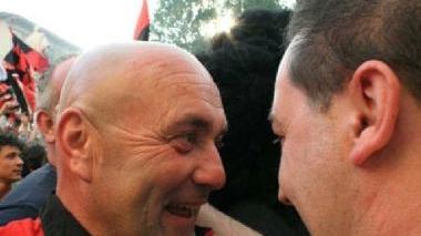 Favarin abbracciato dai tifosi (Vip)