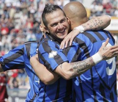 I nerazzurri festeggiano dopo un gol      