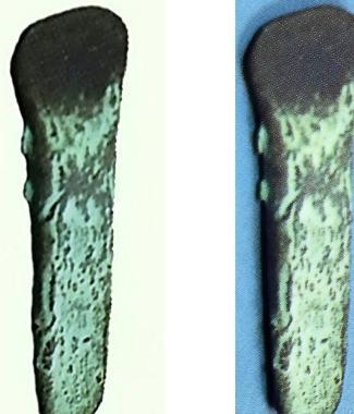 Le due riproduzioni fotografiche dellascia preistorica al centro della battaglia legale  